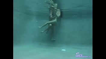 Sexe sous l'eau : avec Kasey Kox