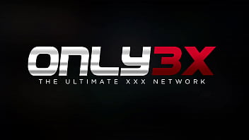 Only3x (Only3X Network) traz para você - A garota selvagem Ashli Orion esguichando em uma dupla penetração a três - 10
