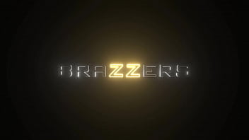 Hipster Queens Clown Boys for Clicks - Gianna Dior, Eliza Ibarra / Brazzers / flux complet de www.brazzers.promo/que