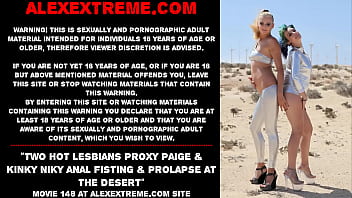 Две горячие лесбиянки Прокси Пейдж и Извращенная Ники анально фистингуют и пролапсируют в пустыне