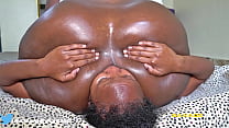 Big Ass BBW se sienta en la cara esclava de su mujer, peso completo | Vídeo completo sobre RED | CULOS SALVAJES