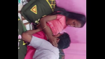 Hanif et Popy Khatun et Manik Mia - Deux garçons bengalis baisent une fille du village en dur à la maison Sex Deshi porn xvideos