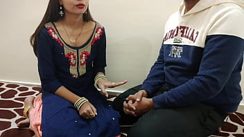 エロい義理の妹がヒンディー語の音声で義理の兄弟のセックスを教える