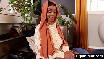 Ebony muslim girl learns how to make blowjobs