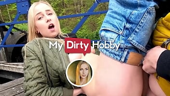 Follada pública para una nena rubia - My Dirty Hobby