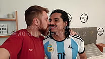 CAMPEÓN MUNDIAL @TURKMXXX y @andresivanoff celebran que Argentina es Campeón Mundial. Mamadas, fetichismo de pies, besos y CUM en la parte 2