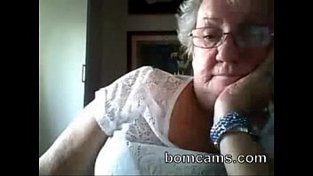 Oma zeigt dicke Titten auf webcam-bomcams.com