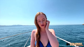 Emma, muito pervertida, sodomizada em um barco