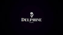 Delphine Films - La plantureuse Savannah Bond se fait baiser la chatte - Dur et rugueux