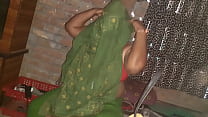 Indian gostosa sexy Desi bhabhi secretamente feita por ela com um desi boy