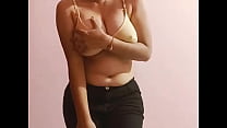 India caliente con tetas sexys y coño jugoso mostrándose ante la cámara Telegram id- @anvi 1212