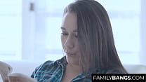 FamilyBangs.com ⭐ Pretty Step Sis Dicked por Strapon, Aali Kali, Sinn Sage