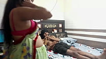 Esposa y novia embarazadas hacen mamada y beso negro en audio hindi