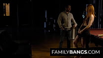 FamilyBangs.com ⭐ Zarte Rothaarige bekommt frisches Stiefvater-Sperma in ihren rothaarigen Busch, Jane Rogers, Tommy Pistol