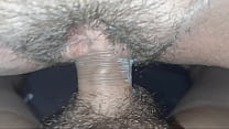 Fodendo o clitóris de uma estrela pornô tailandesa até que ele goze em sua buceta.