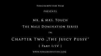 TouchedFetish - Vera coppia fetish amatoriale sposata in tute di lattice di gomma lucida | Baciarsi e leccarsi | Fatti in casa