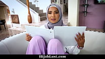 Glückspilz darf seinen neuen Hijab-Kollegen ficken – Hijablust