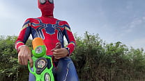 Großer Spiderman-Schwanz beim Songkran-Festival 2024