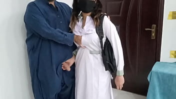 Desi-pakistanisches Schulmädchen wird von ihrem Stiefvater gefickt