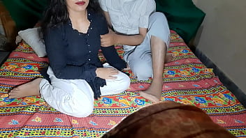 Schwägerin bekommt ihren Arsch von ihrem Schwager auf Hindi gefickt